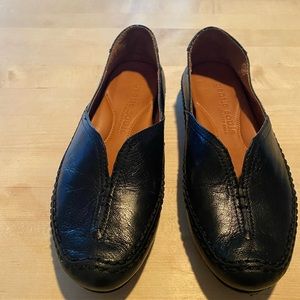 Gentle Souls black leather shoes, size 6.5.